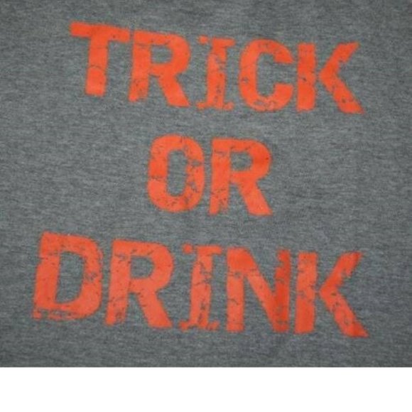 Halloween Shirt Trick or Drink 2X-Large Gray Short Sleeve Crew Tee Mens - Picture 2 of 3